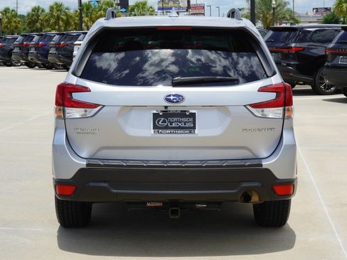 Used 2020 Subaru Forester Premium AWD/4WD image 7