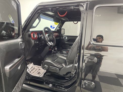 Used 2020 Jeep Gladiator Rubicon w/ Dual Top Group image 9