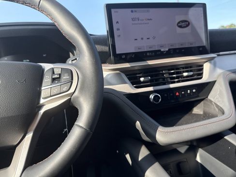 New 2026 Ford Explorer Active RWD image 18