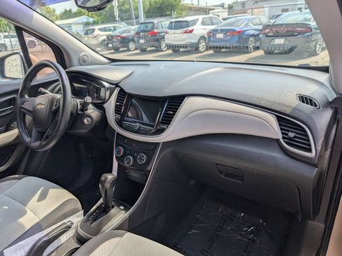 Used 2018 Chevrolet Trax LS FWD image 13