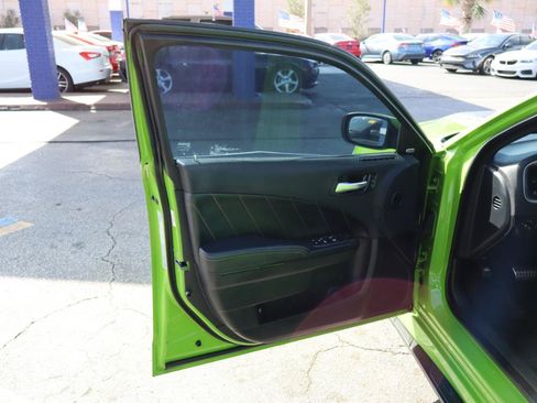 Used 2017 Dodge Charger R/T RWD image 9