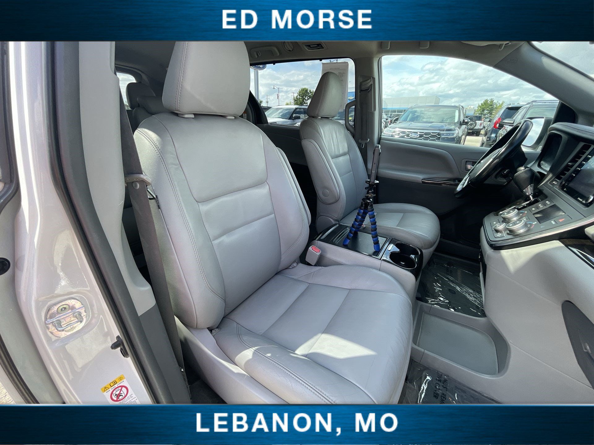 Used 2018 Toyota Sienna XLE w/ XLE Navigation Package FWD image 25