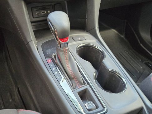 Used 2022 Chevrolet Equinox RS w/ Infotainment Package FWD image 29