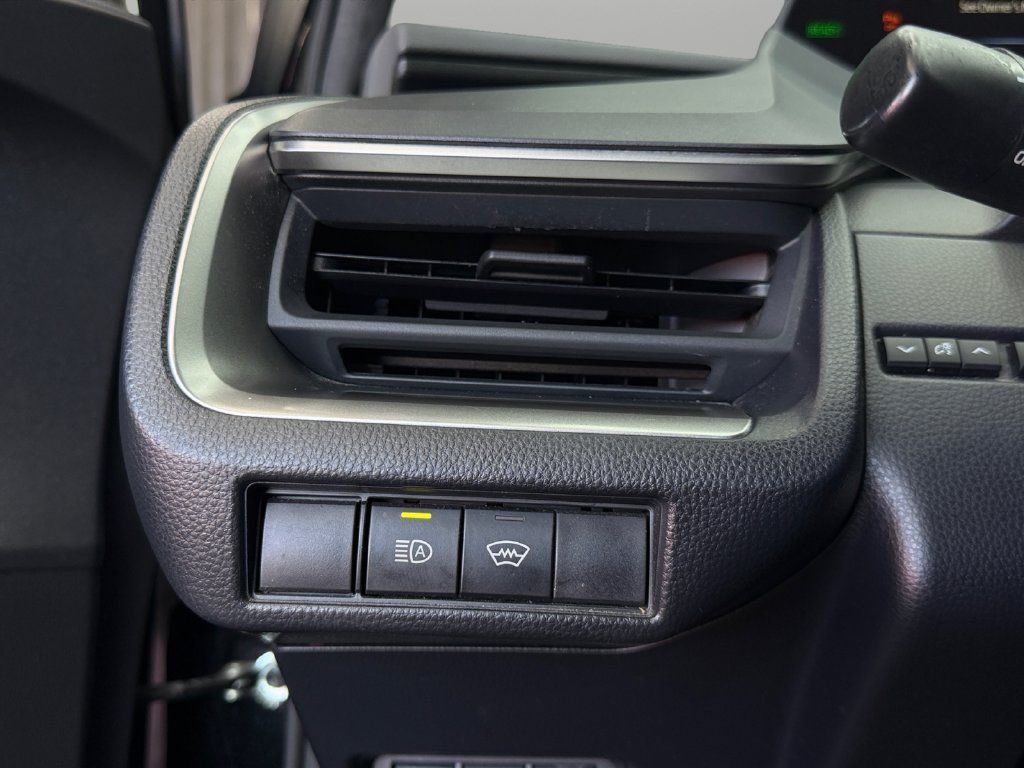 Used 2025 Toyota Prius LE FWD image 20