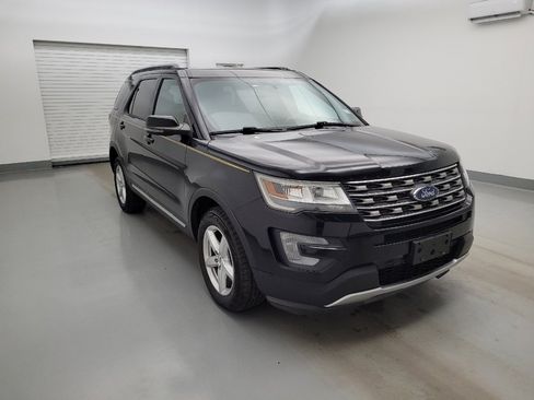 Used 2017 Ford Explorer XLT w/ Equipment Group 202A AWD/4WD image 13