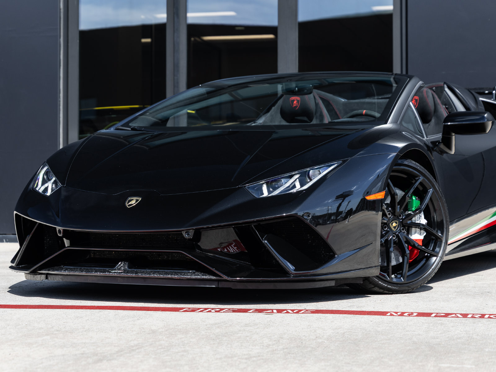 Used 2019 Lamborghini Huracan Performante AWD/4WD image 3