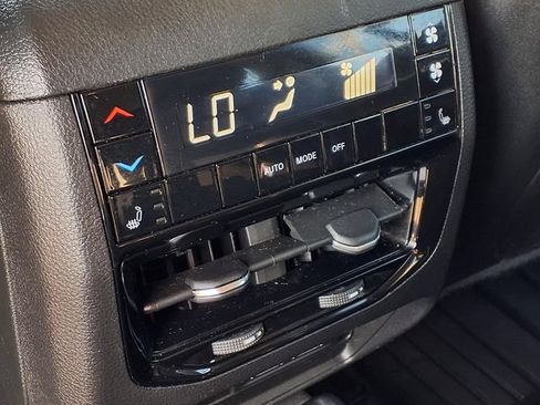 Used 2023 Jeep Grand Cherokee L Limited AWD/4WD image 9