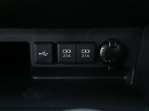 Used 2020 Toyota Highlander XLE image 35