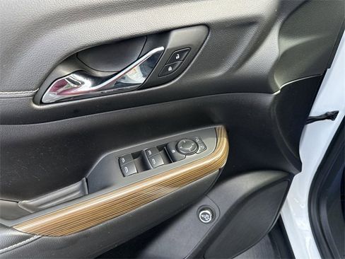 Certified 2023 GMC Acadia SLE w/ Driver Convenience Package image 22