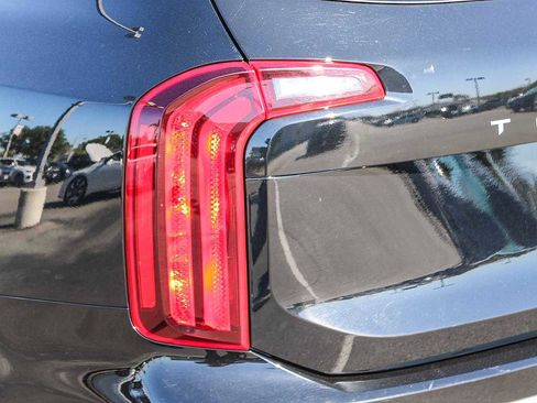 Used 2025 Kia Telluride S FWD image 9