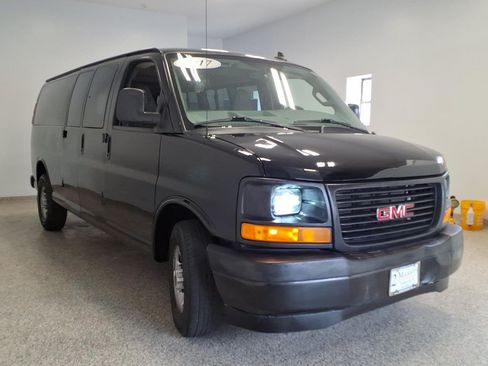 Used 2017 GMC Savana 3500 LS RWD image 3