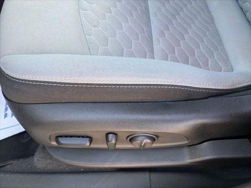 Used 2020 Chevrolet Equinox LT image 18