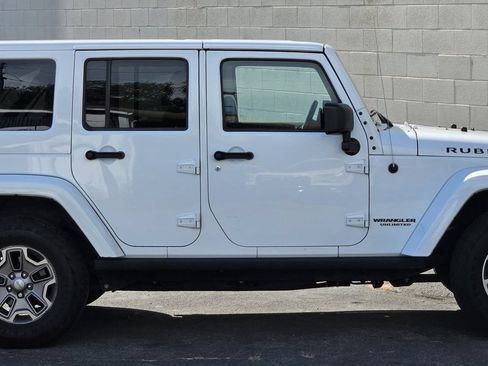 Used 2015 Jeep Wrangler Unlimited Rubicon w/ Connectivity Group AWD/4WD image 6