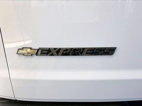 Used 2025 Chevrolet Express 2500 w/ Driver Convenience Package RWD image 7