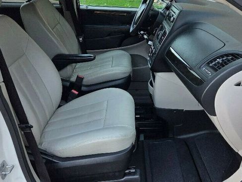 Used 2013 Dodge Grand Caravan SXT image 24