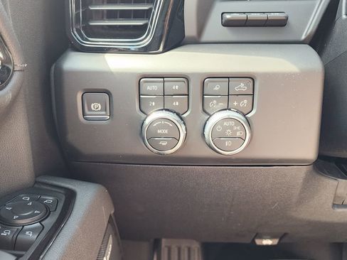 New 2026 GMC Sierra 2500 AT4 w/ AT4 Premium Plus Package AWD/4WD image 21