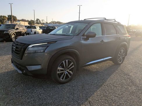 New 2025 Nissan Pathfinder Platinum w/ Black Appearance Package image 8