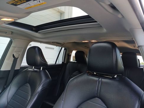 Used 2024 Toyota Highlander XLE FWD image 19