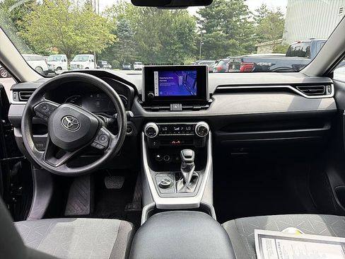 Used 2025 Toyota RAV4 XLE AWD/4WD image 13