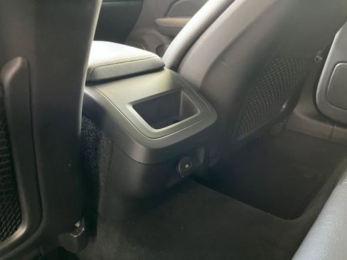 Used 2025 Volvo V60 B5 Cross Country Plus image 24