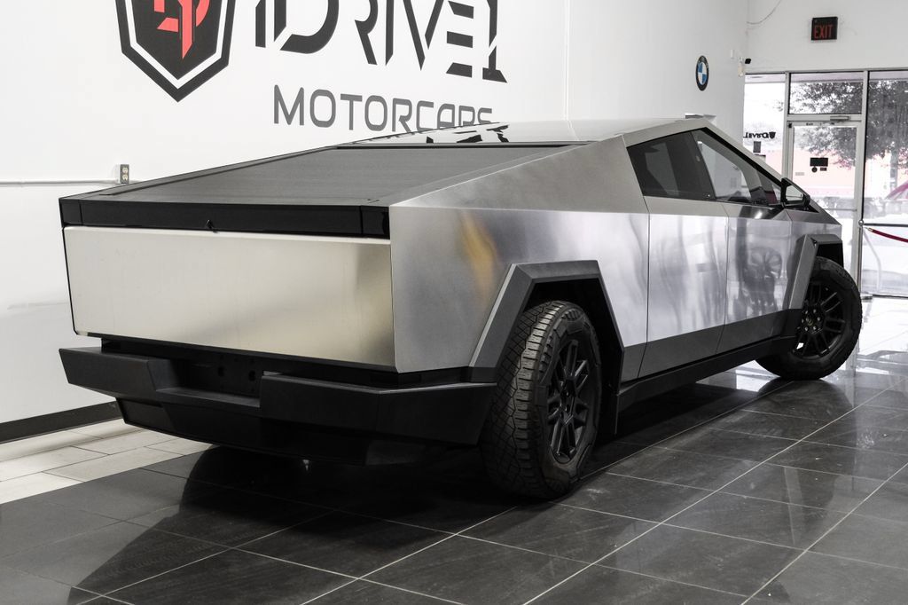 Used 2024 Tesla Cybertruck AWD Crew Cab image 9