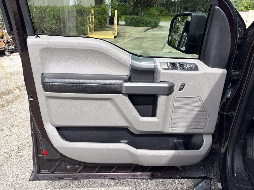 Used 2018 Ford F150 XLT w/ Equipment Group 302A Luxury AWD/4WD image 15
