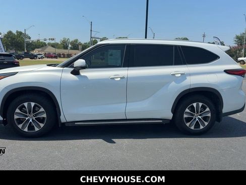 Used 2022 Toyota Highlander XLE FWD image 5
