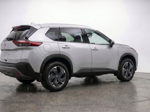 Used 2025 Nissan Rogue SV AWD/4WD image 9