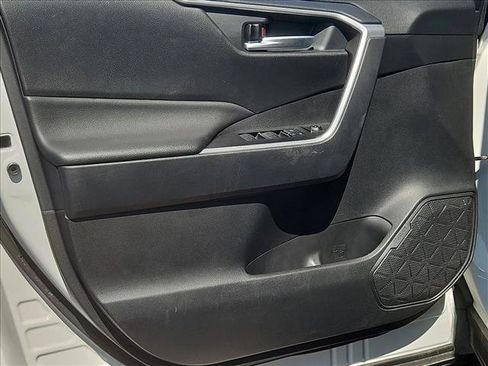 Used 2025 Toyota RAV4 XLE FWD image 10