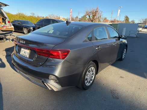 Used 2023 Kia Forte LX image 3