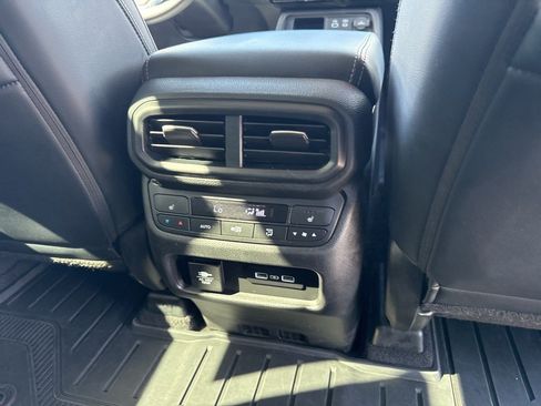 Used 2023 Honda Pilot Elite image 14