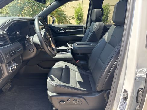 Used 2024 GMC Yukon Denali AWD/4WD image 16