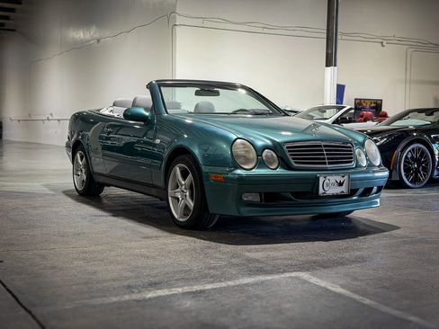 Used 1999 Mercedes-Benz CLK 320 Cabriolet image 2
