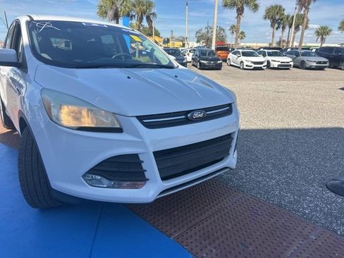 Used 2016 Ford Escape SE image 2
