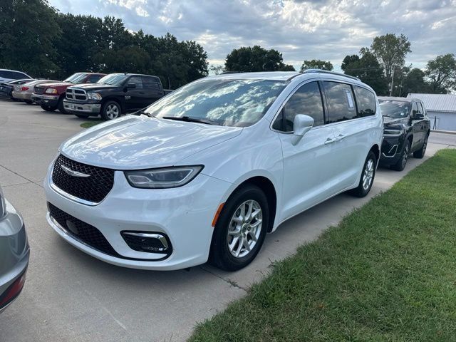 Used 2021 Chrysler Pacifica Touring-L FWD image 1