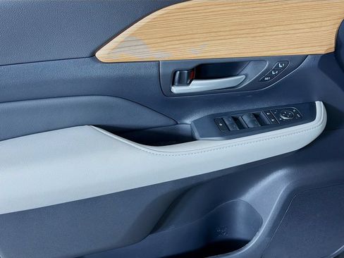 New 2026 Toyota Grand Highlander AWD Hybrid image 17