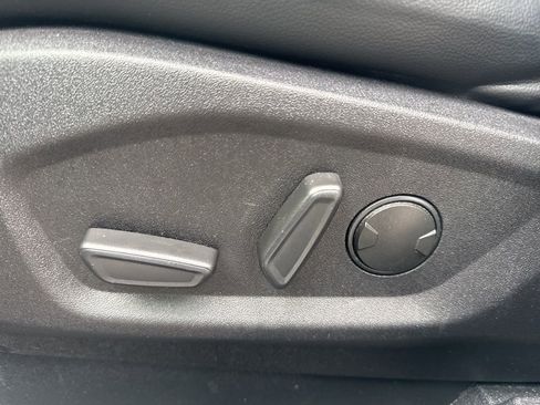 Used 2024 Ford Edge SEL image 16