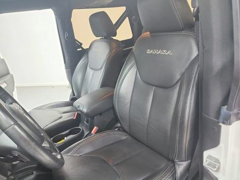 Used 2016 Jeep Wrangler Sahara w/ Connectivity Group AWD/4WD image 20