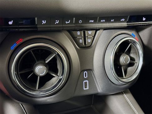 Used 2025 Chevrolet Blazer LT image 13