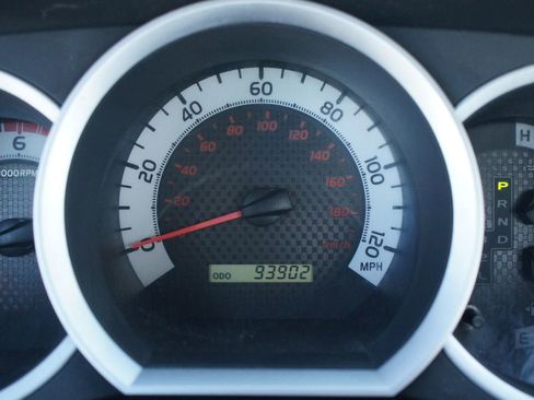 Used 2014 Toyota Tacoma 2WD Regular Cab image 4