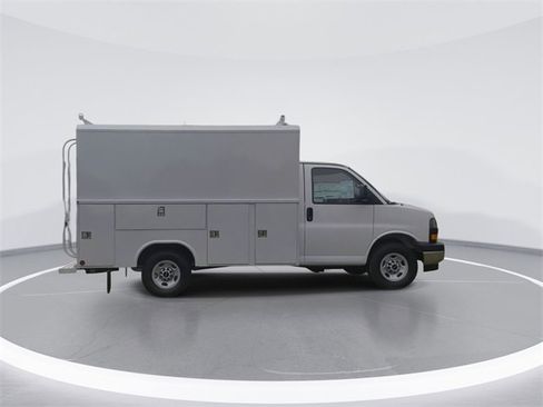 New 2025 GMC Savana 3500 w/ Power Convenience Package image 8