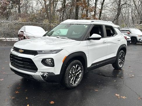 Used 2022 Chevrolet TrailBlazer LT w/ Convenience Package image 2