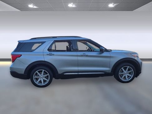 Used 2020 Ford Explorer XLT w/ Equipment Group 202A image 7