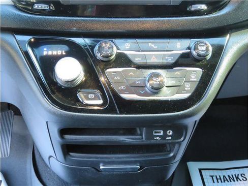 Used 2020 Chrysler Pacifica Touring w/ S Appearance Package image 8