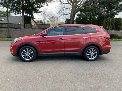 Used 2018 Hyundai Santa Fe SE image 2