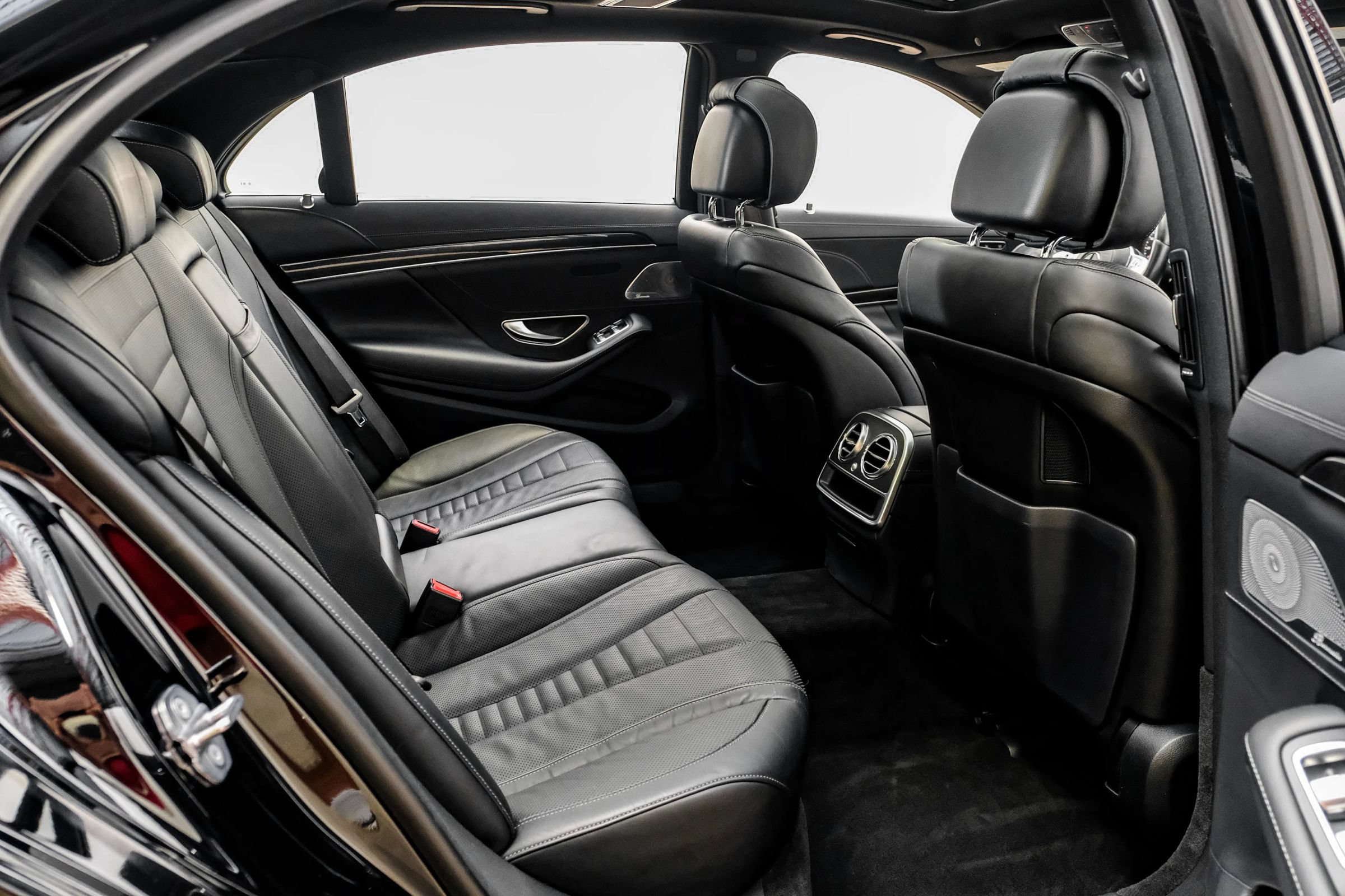 Used 2020 Mercedes-Benz S 560 Sedan image 34