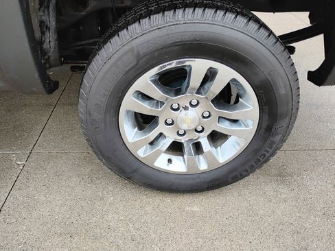 Used 2018 Chevrolet Silverado 1500 LT w/ Trailering Package image 24