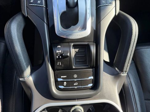 Used 2012 Porsche Cayenne image 21