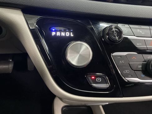 Used 2024 Chrysler Pacifica Touring-L image 26