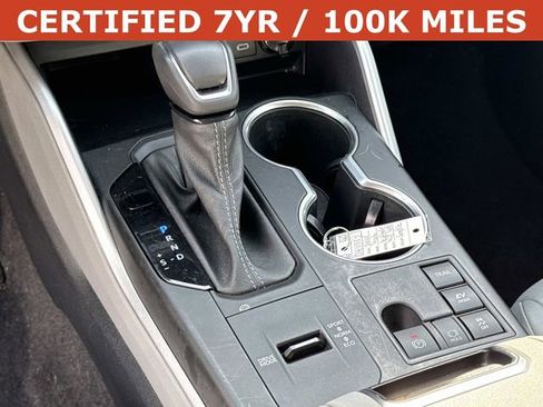 Used 2023 Toyota Highlander XLE image 23